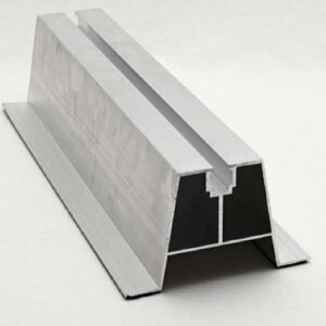 Tvirtininimas trepecinei/banguotai skardai ir bituminei dangai. 40 cm ilgis; 6 cm aukštis su EPDM paviršiumi